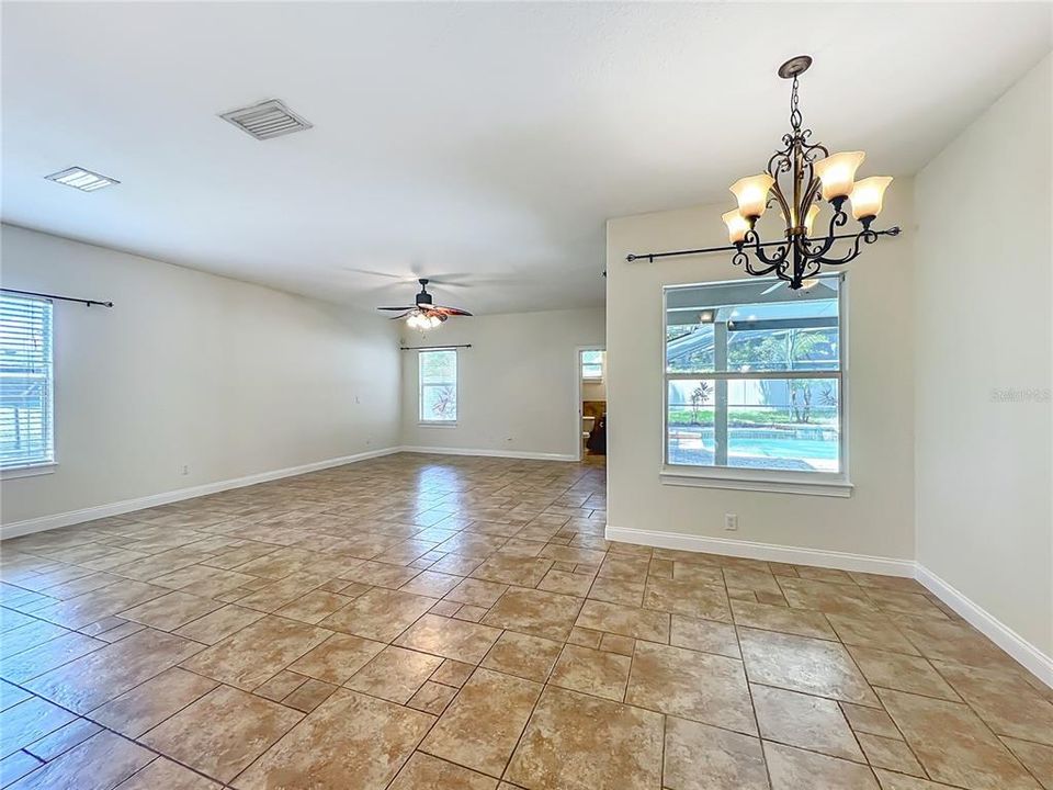 Activo con contrato: $635,000 (6 camas, 4 baños, 3338 Pies cuadrados)