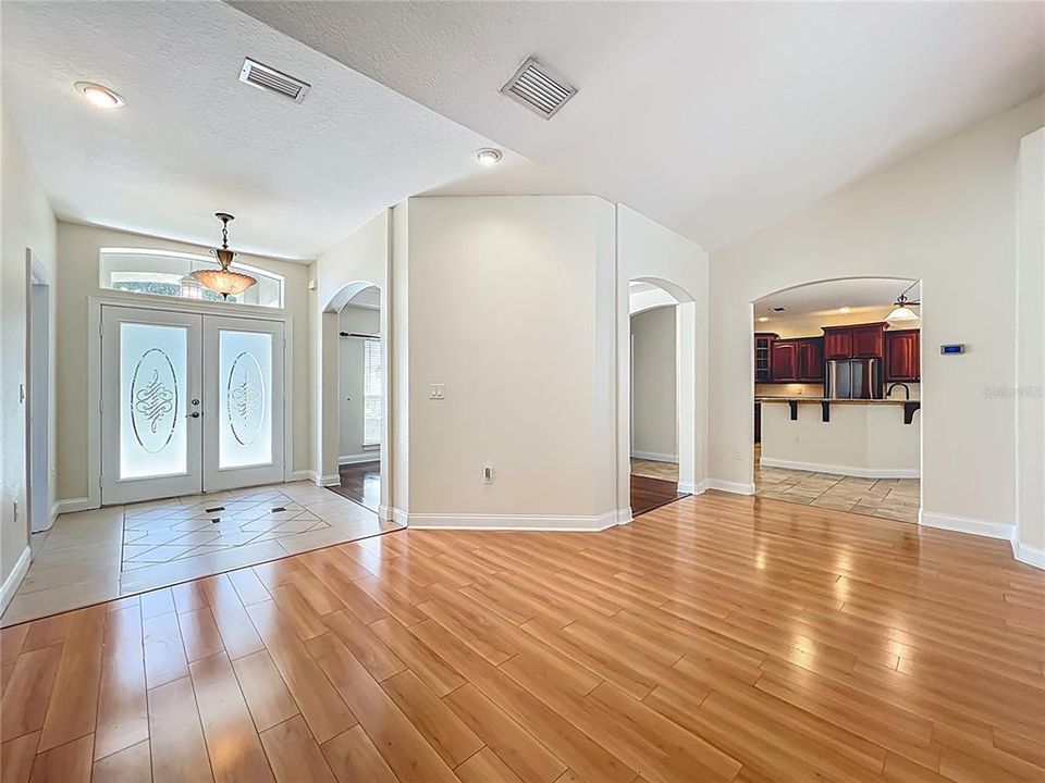 Activo con contrato: $635,000 (6 camas, 4 baños, 3338 Pies cuadrados)