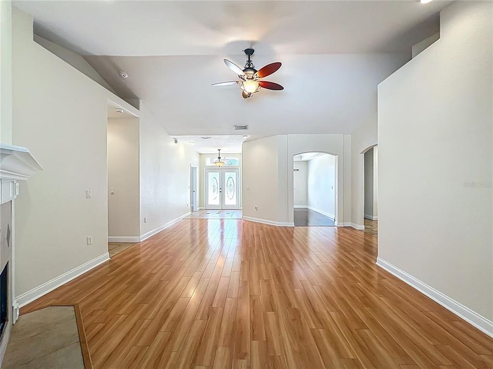 Activo con contrato: $635,000 (6 camas, 4 baños, 3338 Pies cuadrados)