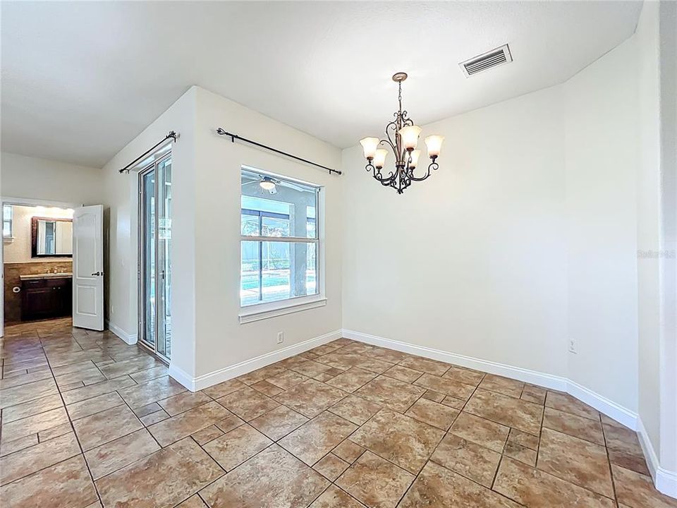 Activo con contrato: $635,000 (6 camas, 4 baños, 3338 Pies cuadrados)