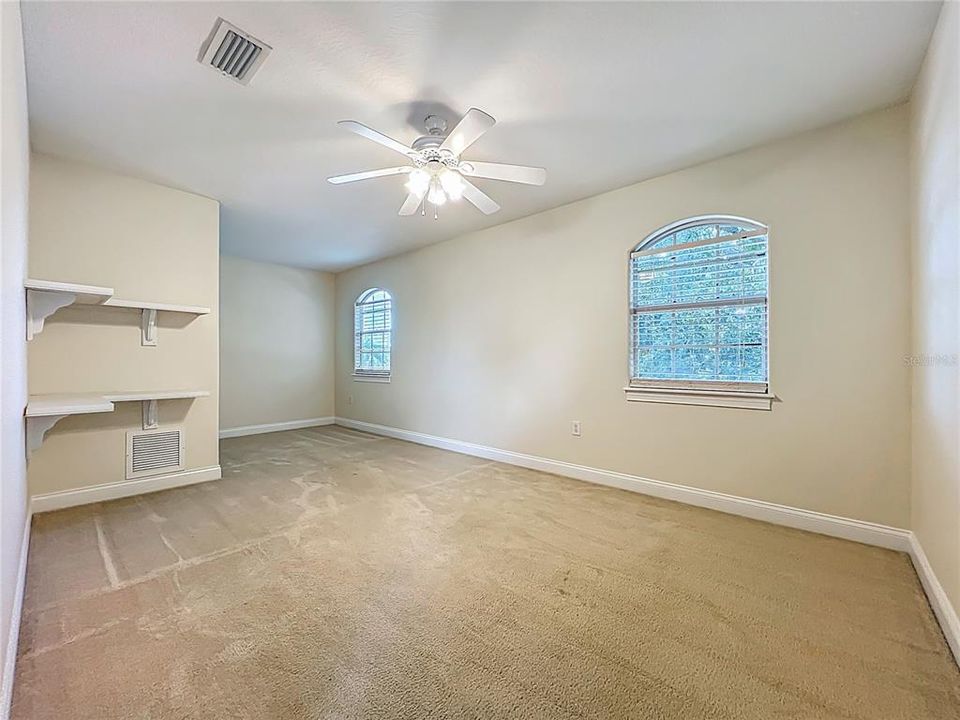 Activo con contrato: $635,000 (6 camas, 4 baños, 3338 Pies cuadrados)