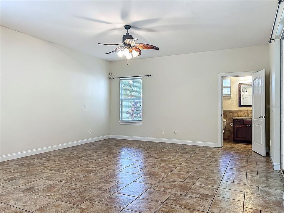 Activo con contrato: $635,000 (6 camas, 4 baños, 3338 Pies cuadrados)