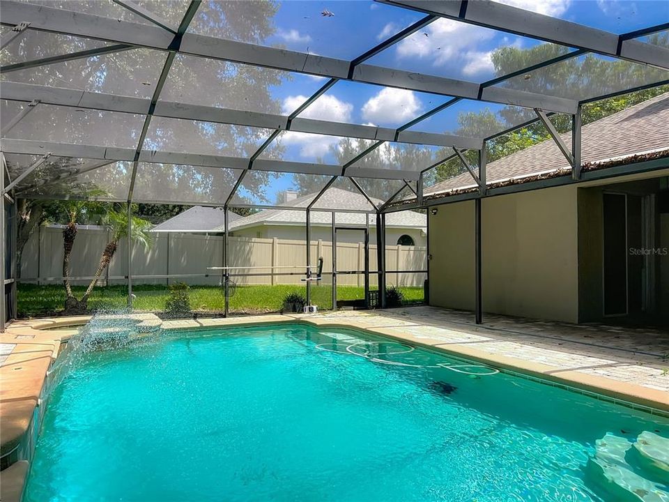 Activo con contrato: $635,000 (6 camas, 4 baños, 3338 Pies cuadrados)