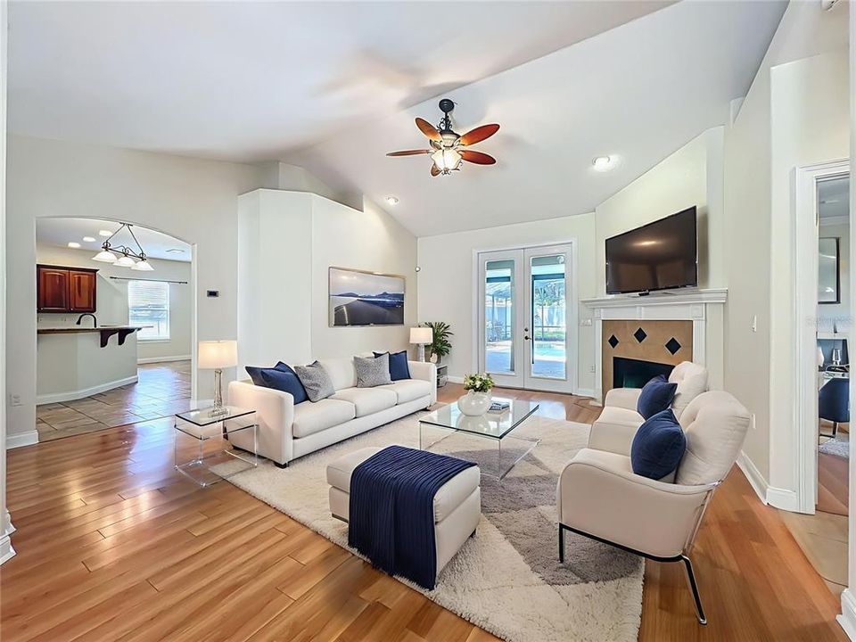 Activo con contrato: $635,000 (6 camas, 4 baños, 3338 Pies cuadrados)