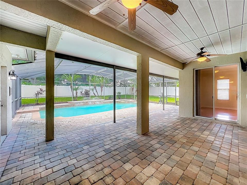 Activo con contrato: $635,000 (6 camas, 4 baños, 3338 Pies cuadrados)