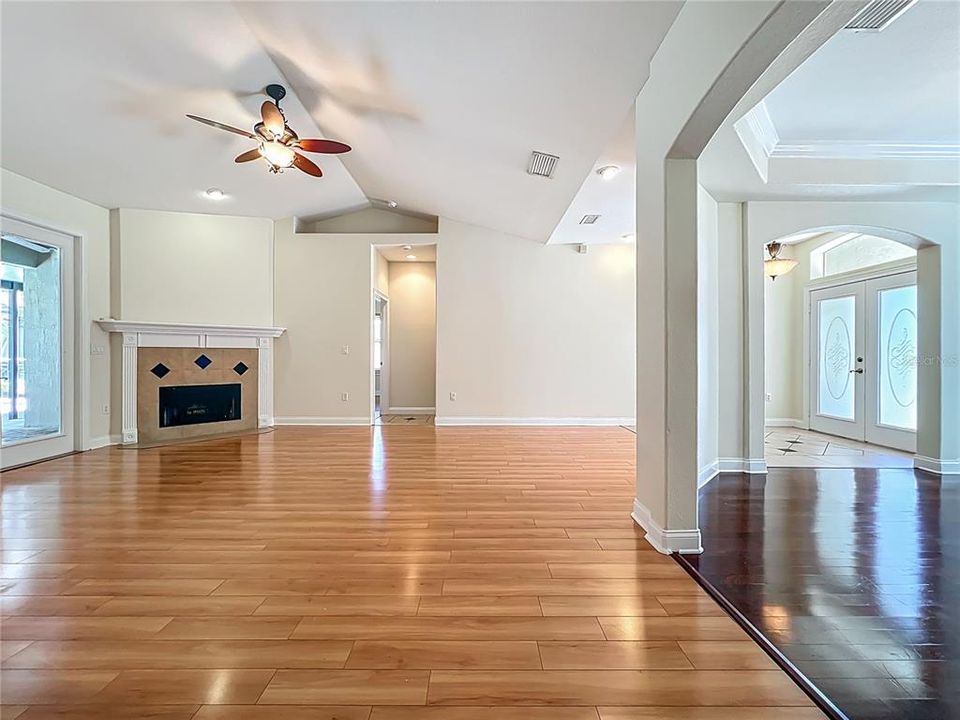 Activo con contrato: $635,000 (6 camas, 4 baños, 3338 Pies cuadrados)