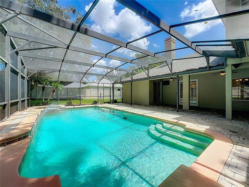 Activo con contrato: $635,000 (6 camas, 4 baños, 3338 Pies cuadrados)