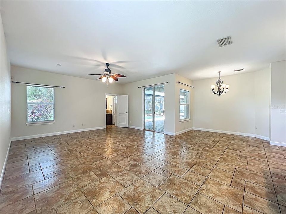 Activo con contrato: $635,000 (6 camas, 4 baños, 3338 Pies cuadrados)