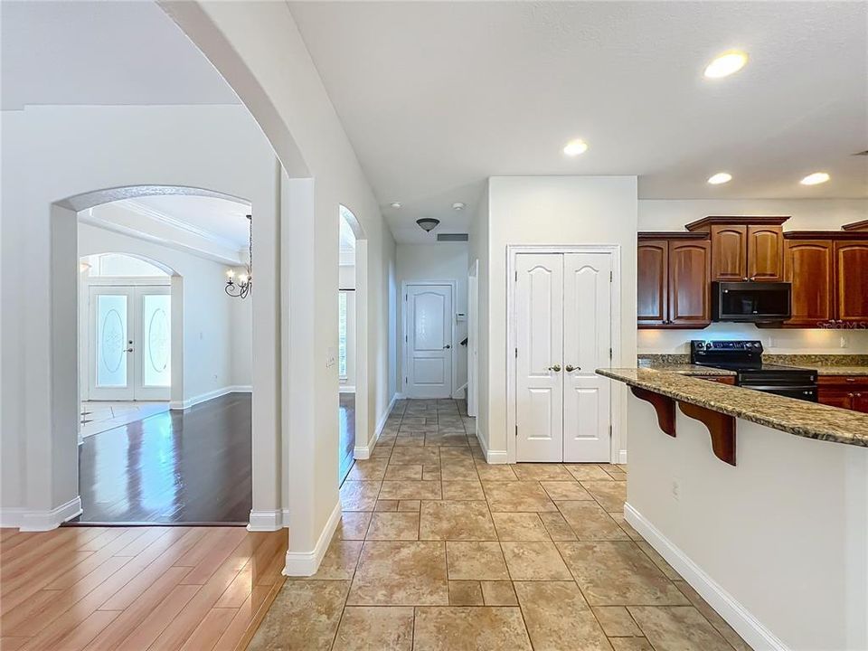 Activo con contrato: $635,000 (6 camas, 4 baños, 3338 Pies cuadrados)