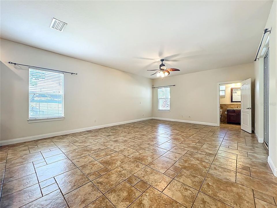 Activo con contrato: $635,000 (6 camas, 4 baños, 3338 Pies cuadrados)