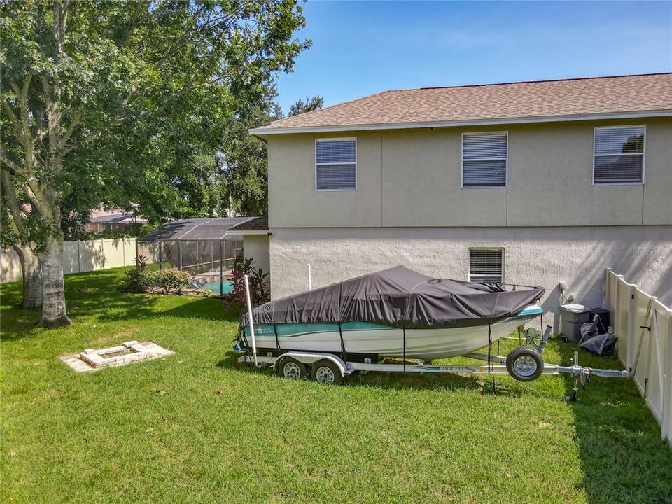 Activo con contrato: $635,000 (6 camas, 4 baños, 3338 Pies cuadrados)