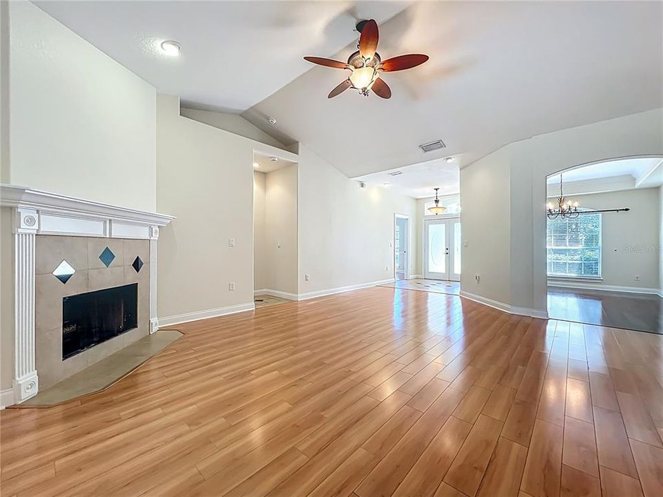 Activo con contrato: $635,000 (6 camas, 4 baños, 3338 Pies cuadrados)