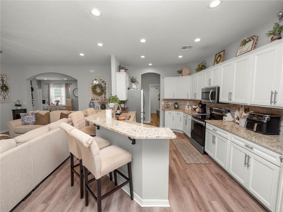 For Sale: $445,000 (4 beds, 3 baths, 2305 Square Feet)