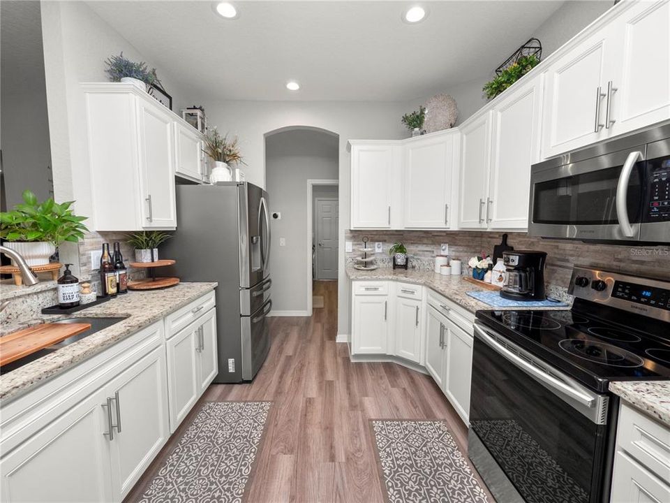 For Sale: $445,000 (4 beds, 3 baths, 2305 Square Feet)