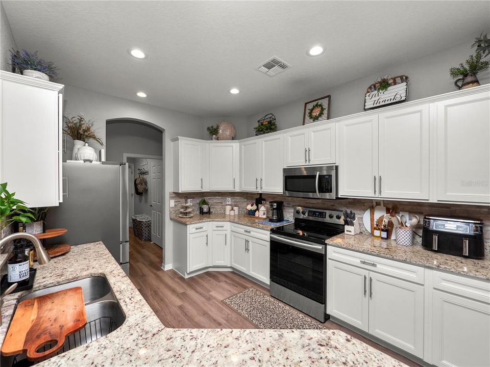 For Sale: $445,000 (4 beds, 3 baths, 2305 Square Feet)