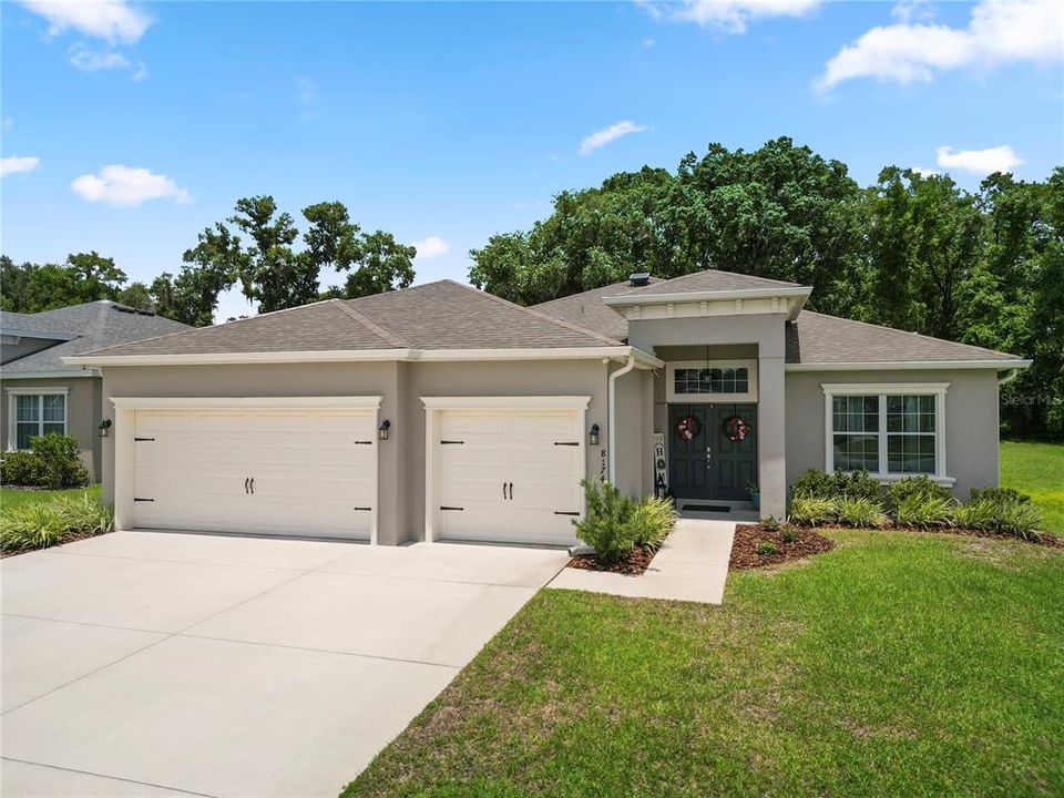 For Sale: $445,000 (4 beds, 3 baths, 2305 Square Feet)