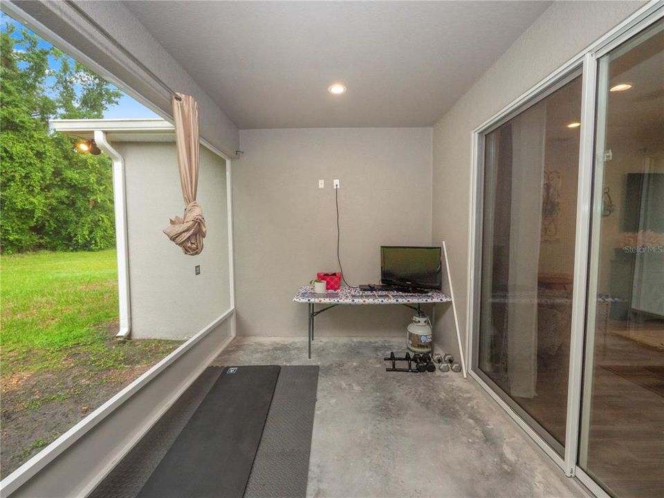 For Sale: $445,000 (4 beds, 3 baths, 2305 Square Feet)