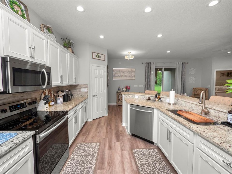 For Sale: $445,000 (4 beds, 3 baths, 2305 Square Feet)