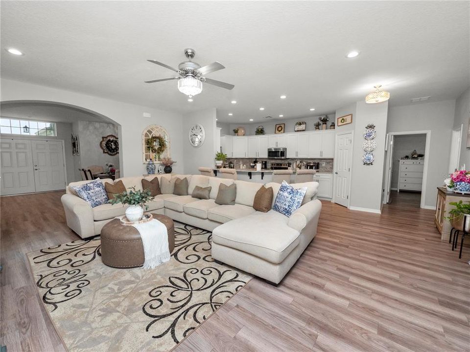 For Sale: $445,000 (4 beds, 3 baths, 2305 Square Feet)