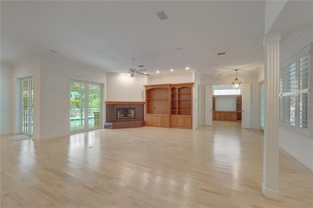 For Sale: $747,000 (3 beds, 3 baths, 2641 Square Feet)