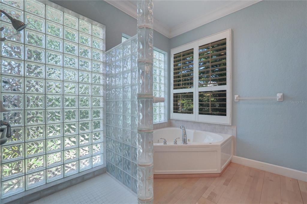 For Sale: $747,000 (3 beds, 3 baths, 2641 Square Feet)