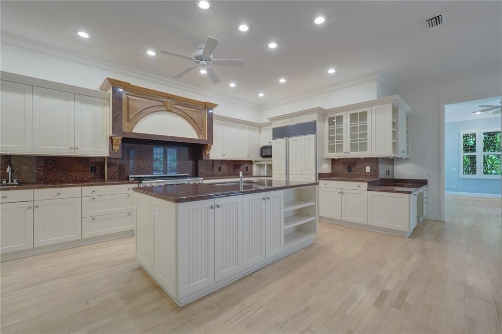 For Sale: $747,000 (3 beds, 3 baths, 2641 Square Feet)