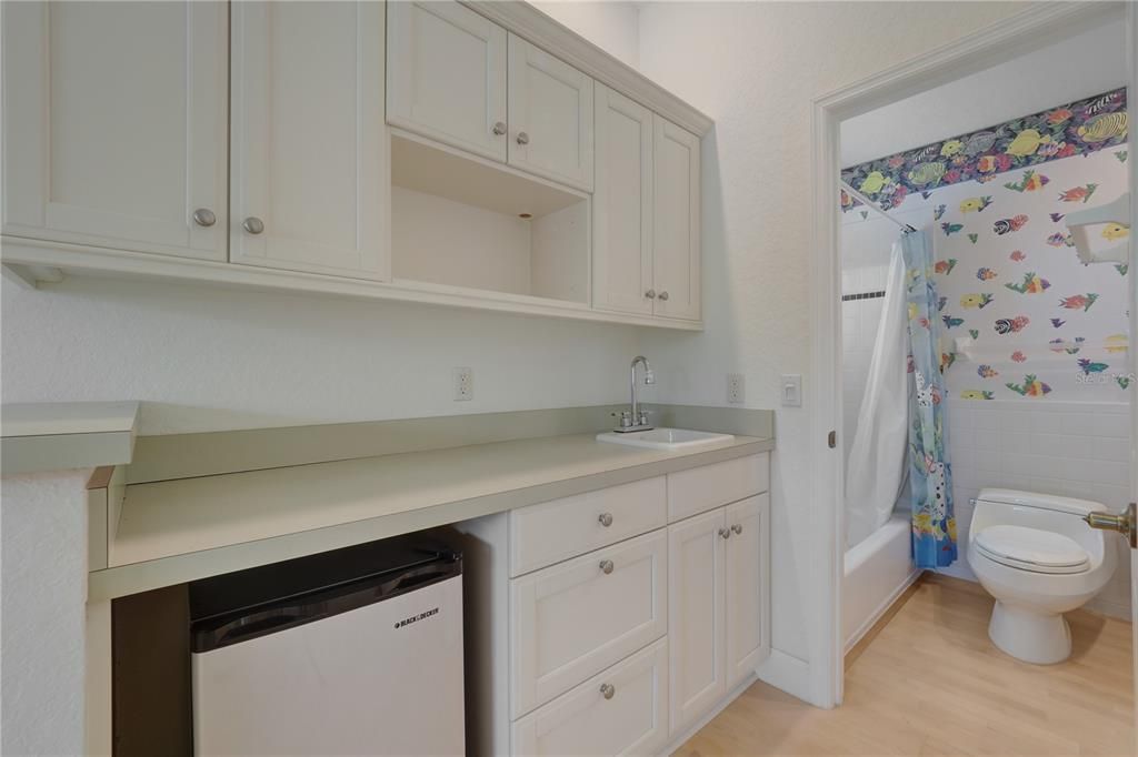 For Sale: $747,000 (3 beds, 3 baths, 2641 Square Feet)