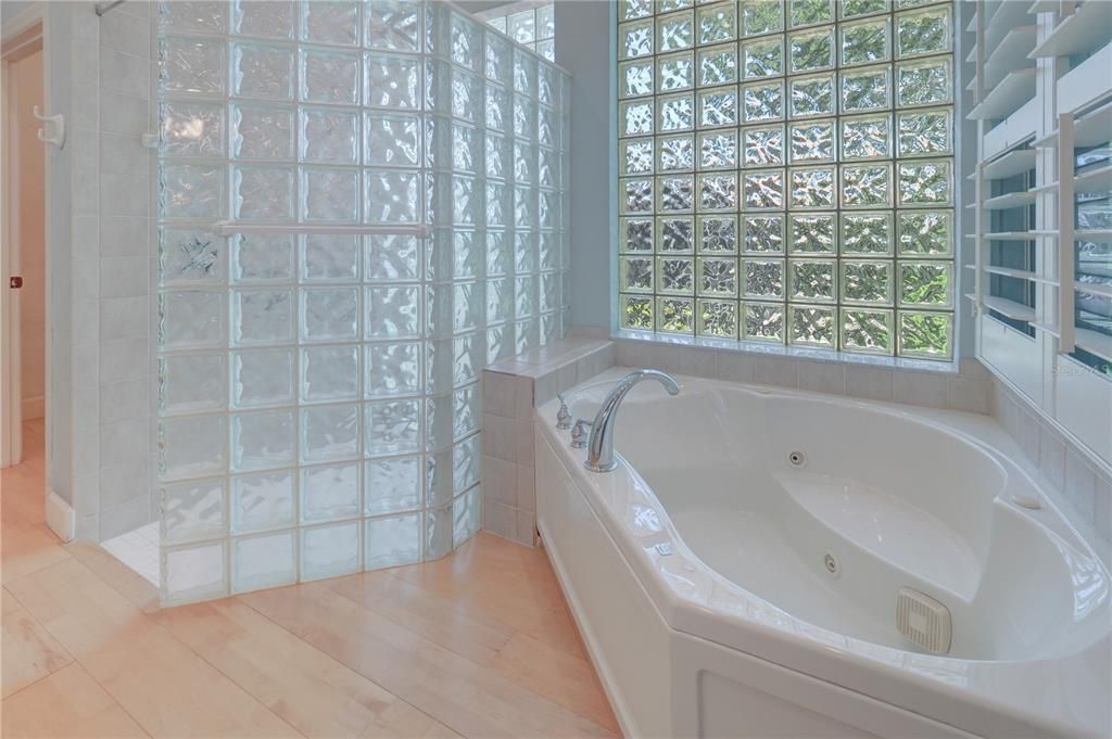 For Sale: $747,000 (3 beds, 3 baths, 2641 Square Feet)