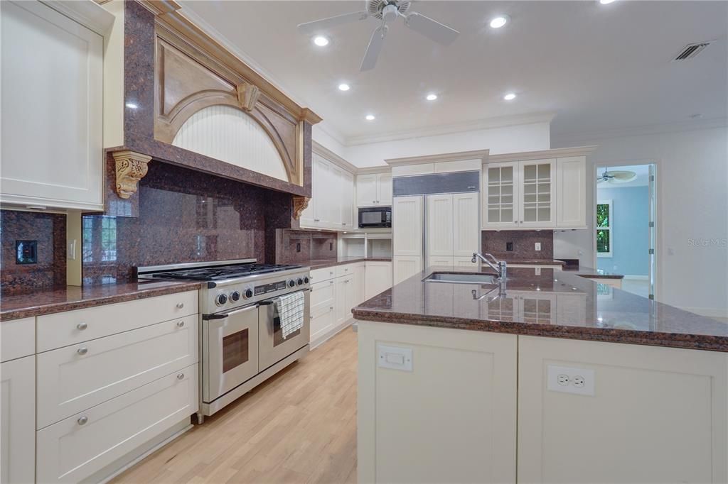 For Sale: $747,000 (3 beds, 3 baths, 2641 Square Feet)