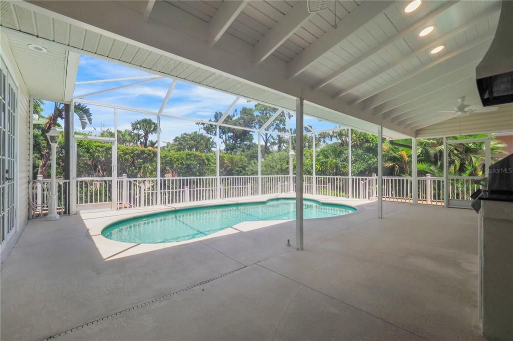 For Sale: $747,000 (3 beds, 3 baths, 2641 Square Feet)