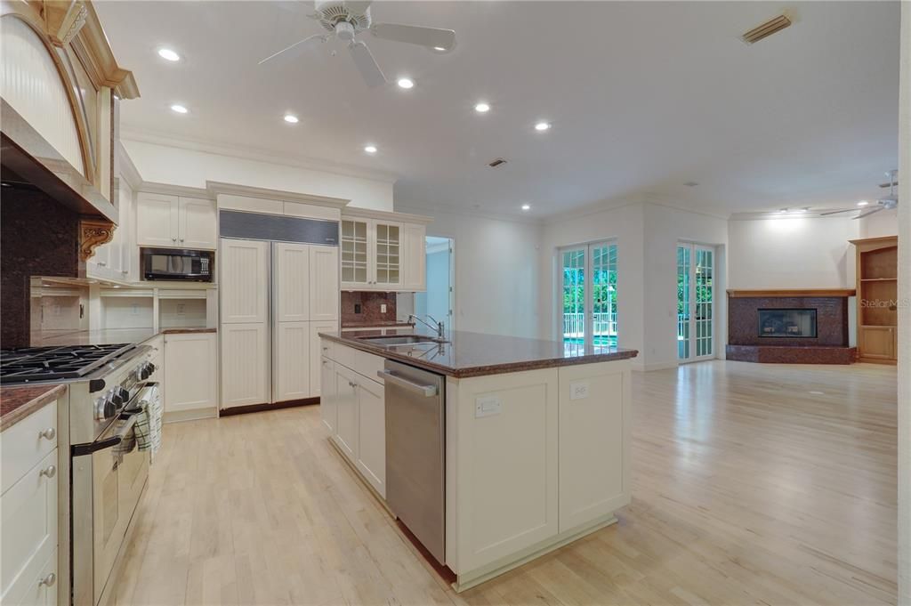 For Sale: $747,000 (3 beds, 3 baths, 2641 Square Feet)