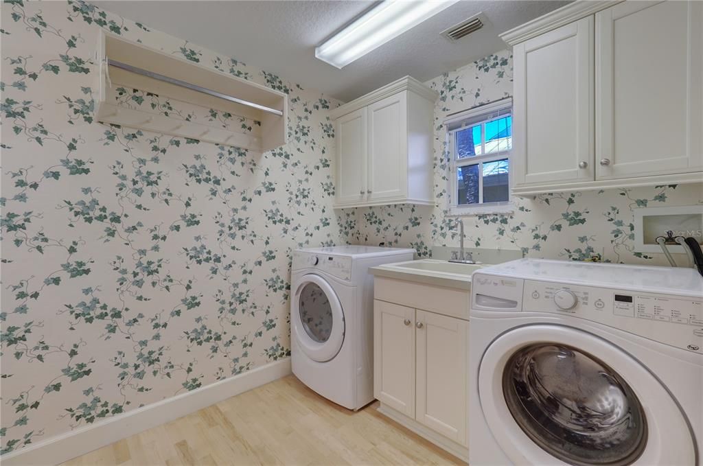 For Sale: $747,000 (3 beds, 3 baths, 2641 Square Feet)