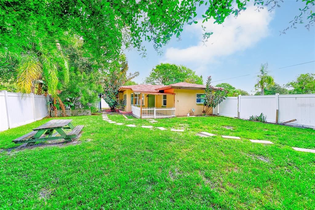 Под контрактом: $299,000 (3 спален, 1 ванн, 1568 Квадратных фут)