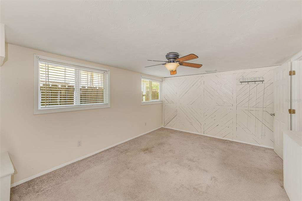 Под контрактом: $299,000 (3 спален, 1 ванн, 1568 Квадратных фут)