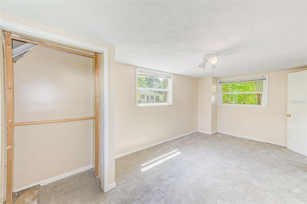 Под контрактом: $299,000 (3 спален, 1 ванн, 1568 Квадратных фут)