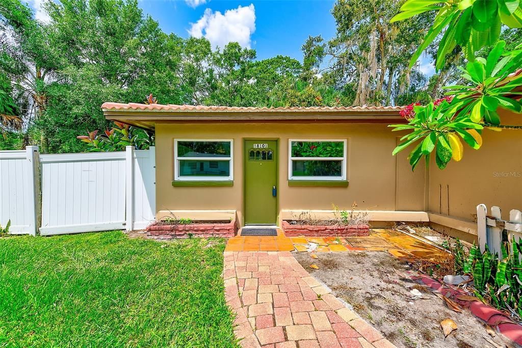 Под контрактом: $299,000 (3 спален, 1 ванн, 1568 Квадратных фут)