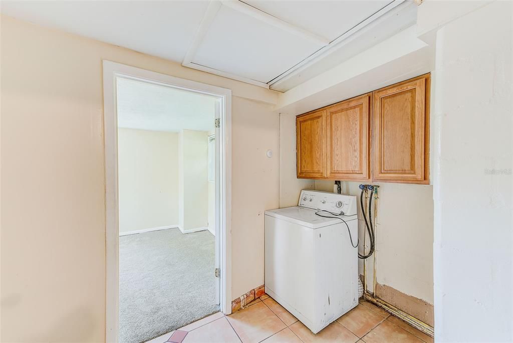 Под контрактом: $299,000 (3 спален, 1 ванн, 1568 Квадратных фут)