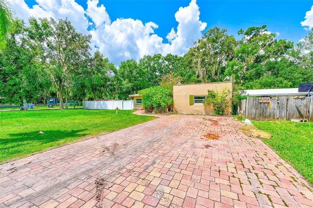 Под контрактом: $299,000 (3 спален, 1 ванн, 1568 Квадратных фут)