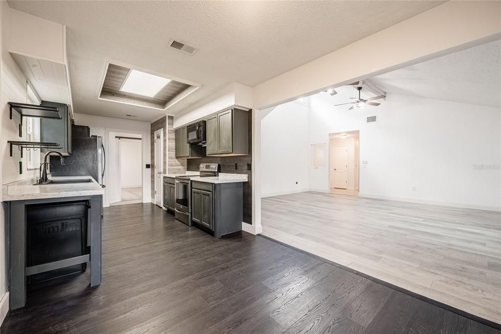 Active With Contract: $342,000 (4 beds, 2 baths, 1866 Square Feet)
