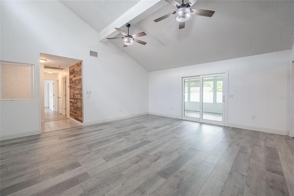 Active With Contract: $342,000 (4 beds, 2 baths, 1866 Square Feet)