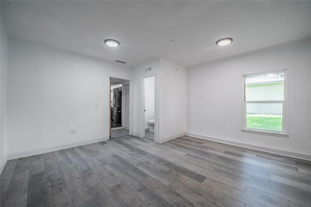 Active With Contract: $342,000 (4 beds, 2 baths, 1866 Square Feet)