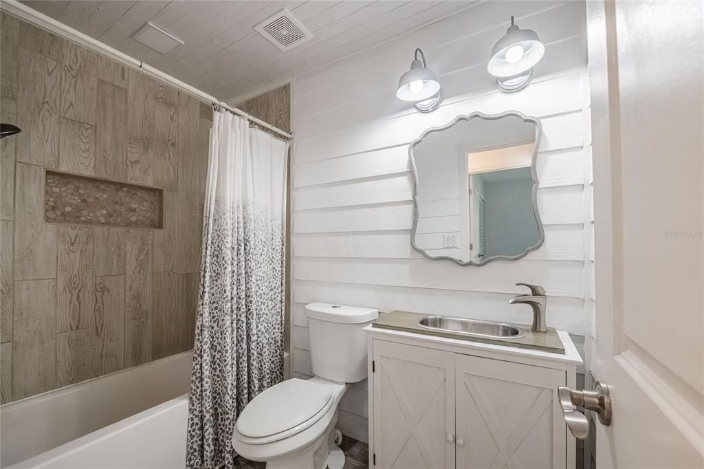 Active With Contract: $342,000 (4 beds, 2 baths, 1866 Square Feet)