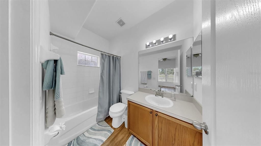 Active With Contract: $1,950 (3 beds, 2 baths, 1195 Square Feet)