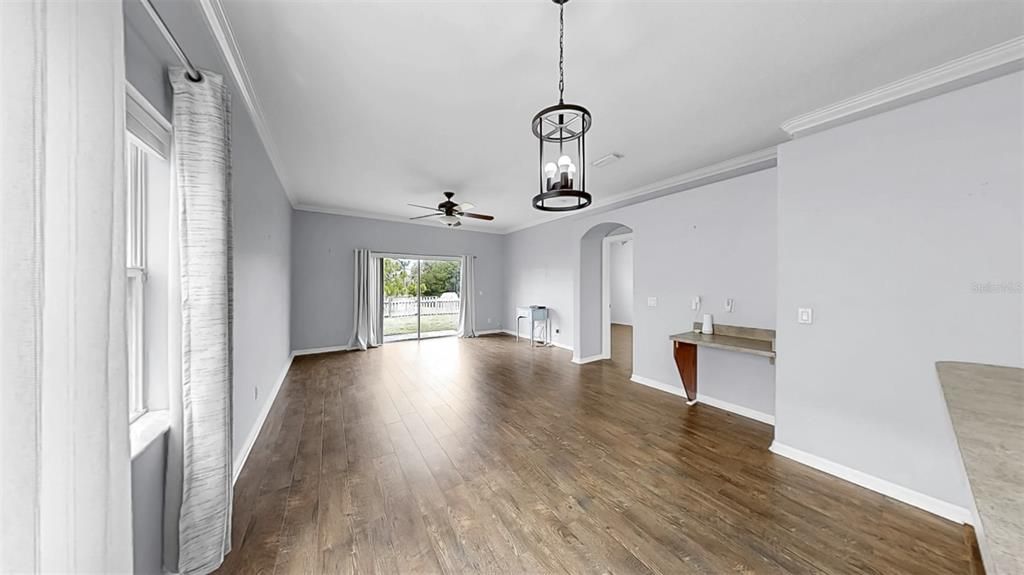 Active With Contract: $1,950 (3 beds, 2 baths, 1195 Square Feet)