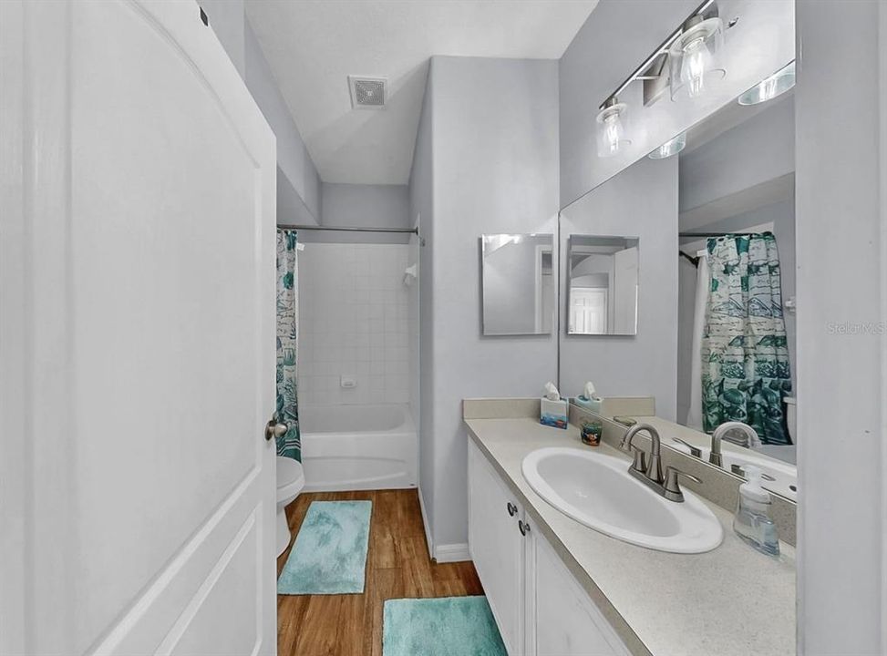 Active With Contract: $1,950 (3 beds, 2 baths, 1195 Square Feet)