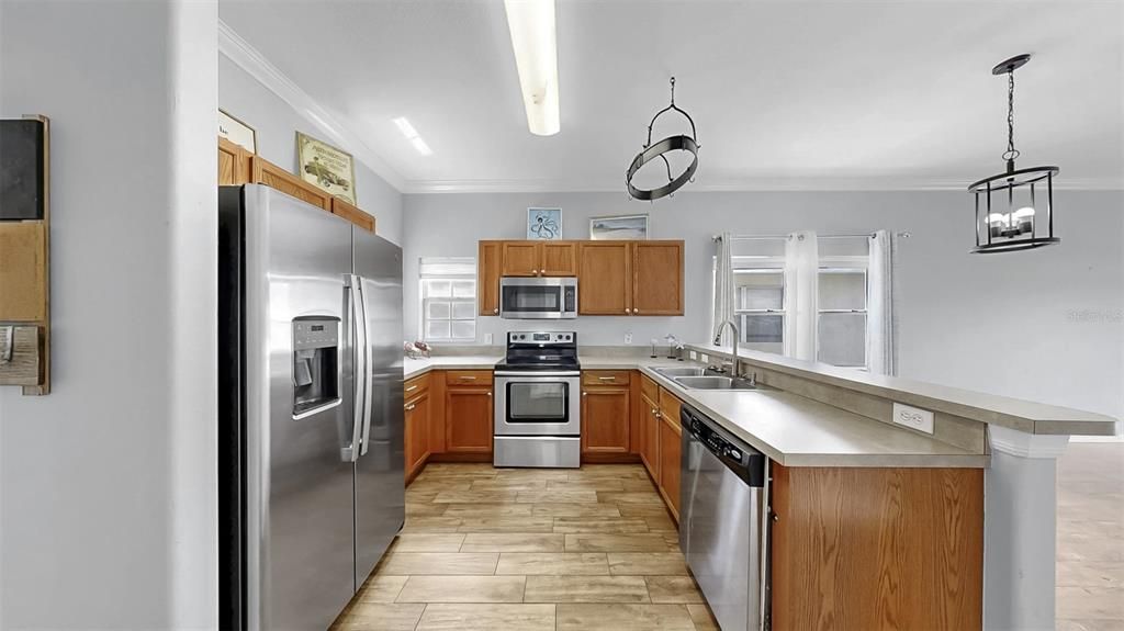 Active With Contract: $1,950 (3 beds, 2 baths, 1195 Square Feet)
