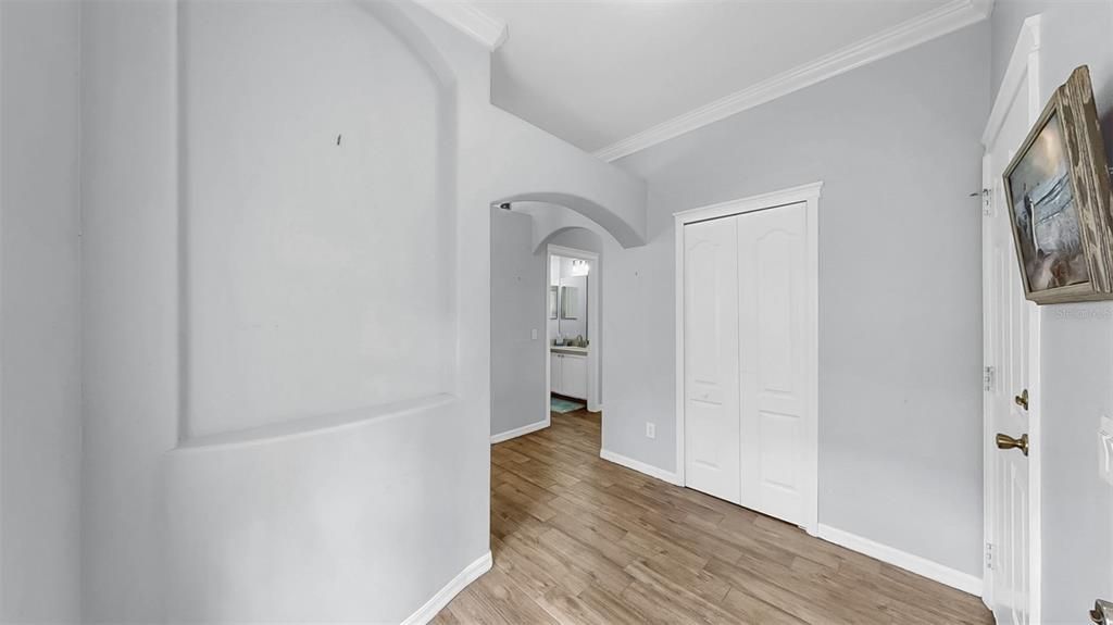Active With Contract: $1,950 (3 beds, 2 baths, 1195 Square Feet)