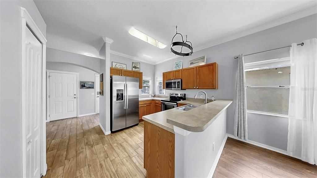 Active With Contract: $1,950 (3 beds, 2 baths, 1195 Square Feet)