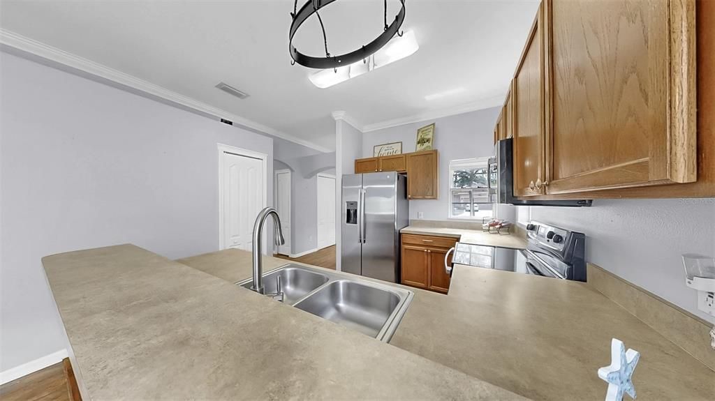 Active With Contract: $1,950 (3 beds, 2 baths, 1195 Square Feet)