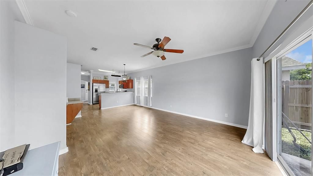 Active With Contract: $1,950 (3 beds, 2 baths, 1195 Square Feet)